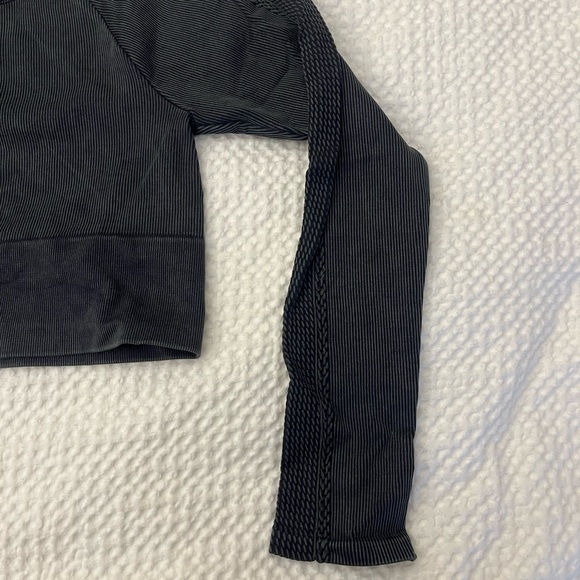 Cropped workout top - Picture 3 of 3